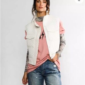 BKE Quilted Cream Vest for Women